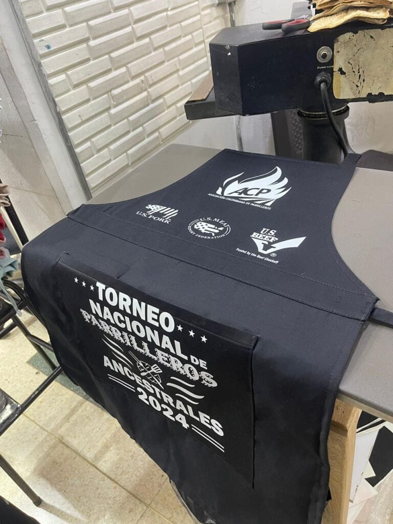 Taller de Confección y Fabricante de Camisetas en Medellín con Sello Propio