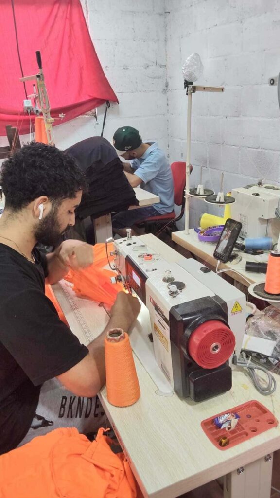 Dónde Comprar Camisetas al Por Mayor en Colombia: Conoce la Fábrica AFROIXES